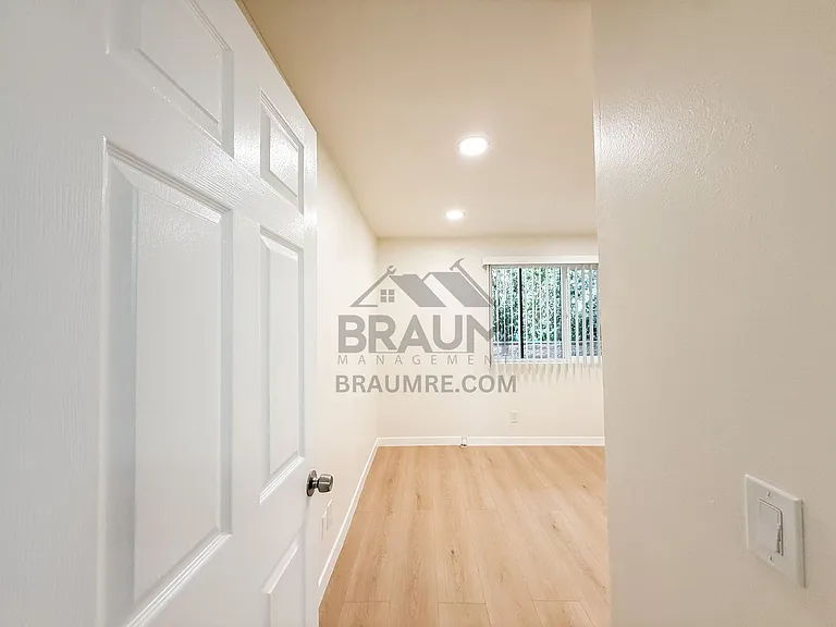 11839 BURBANK — Photo 17