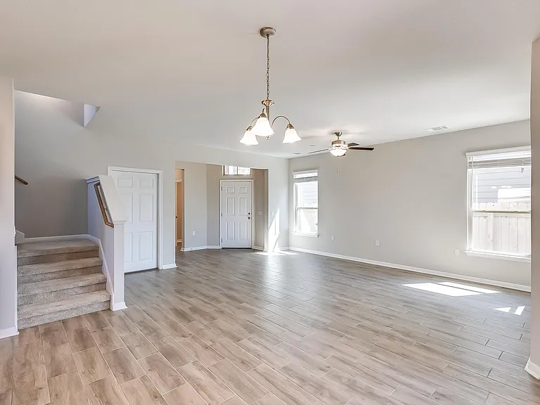 821 Falkland Trce — Photo 8