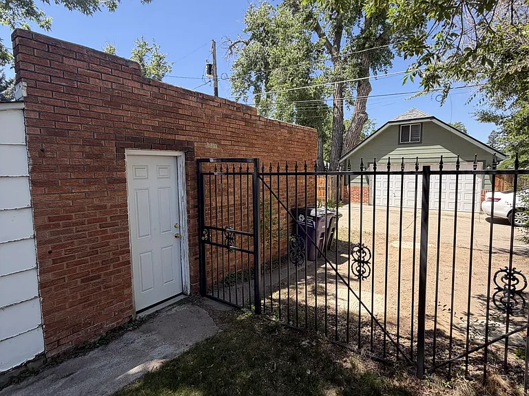 2111 S Washington St — Photo 10