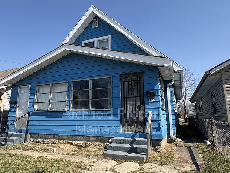 1723 Laurel St — Photo 2