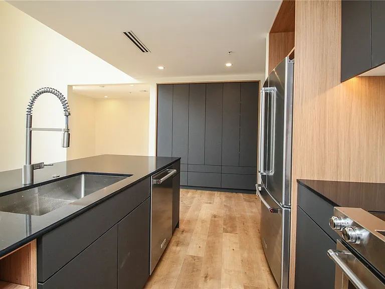 33 Russell St #202 — Photo 11
