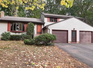 4 Autumnwood Ln, Vernon, CT 06066