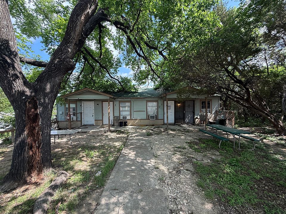 1st image of 1211 E Veterans Memorial Blvd #4