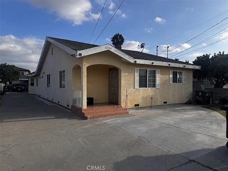 8262 Graves Ave — Photo 1