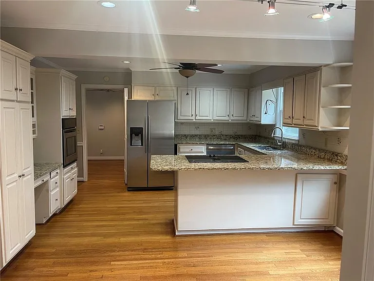 119 Woodlawn Dr NE — Photo 4