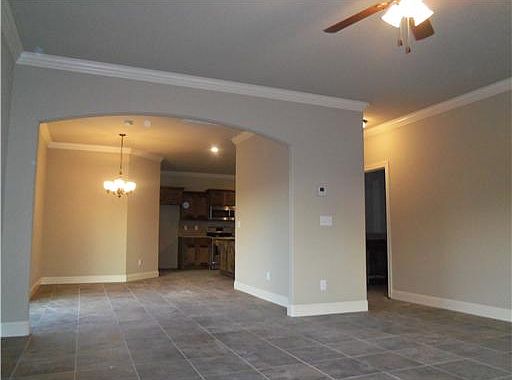 3rd image of 555 Longfellow Ln