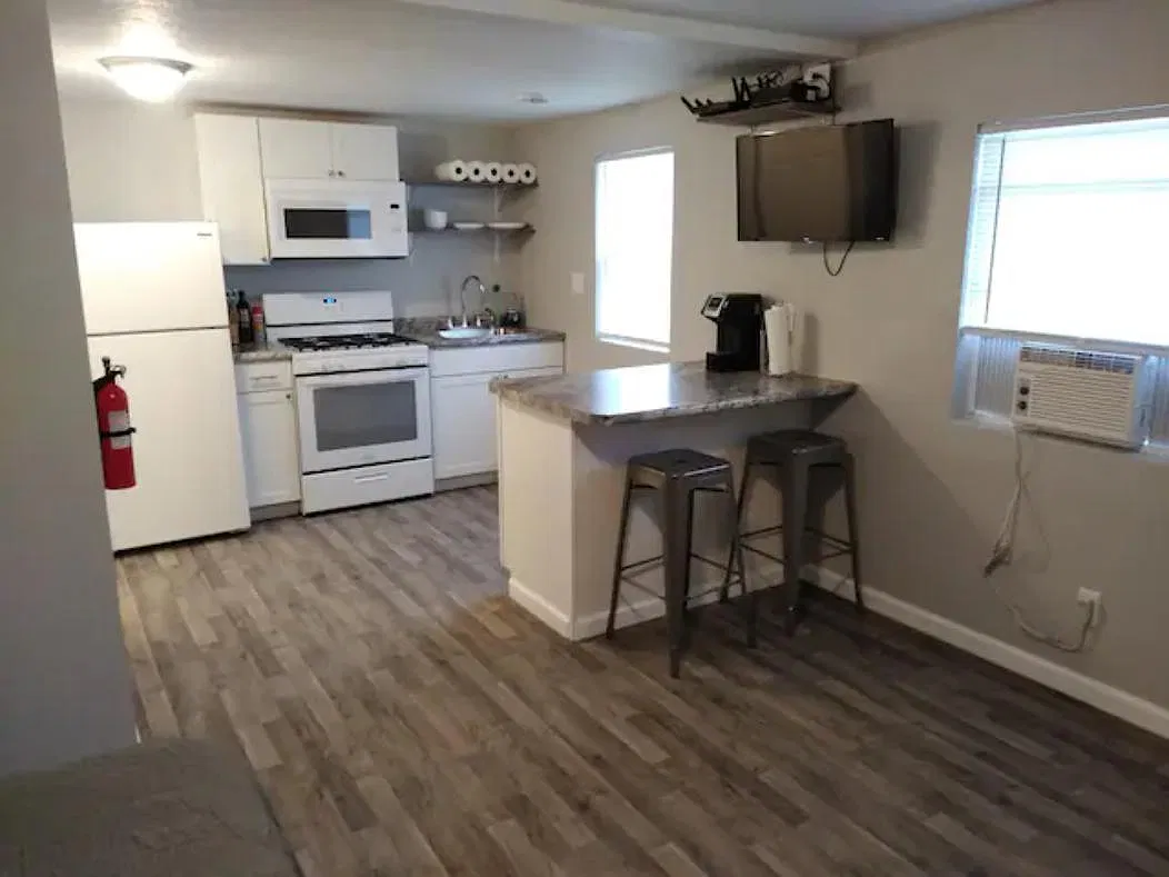 Studio, 500 sqft, $895 — Photo 1