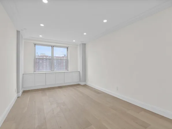 555 Kappock Street image 13 of 17