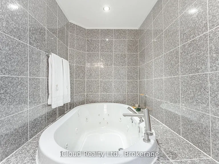 1615 Sir Montys Dr — Photo 35