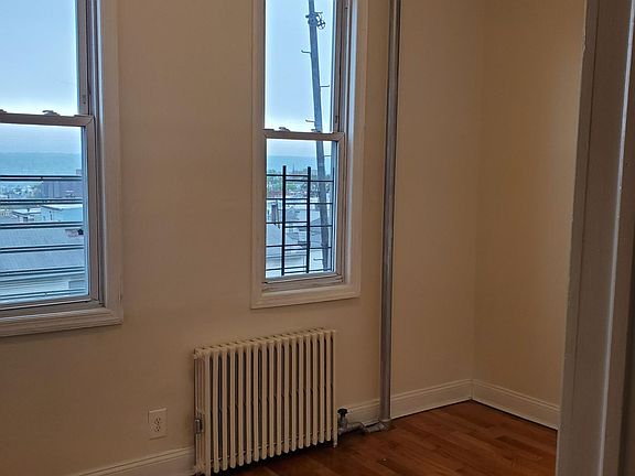 5th image of 21 Van Cortlandt Park Ave APT 1