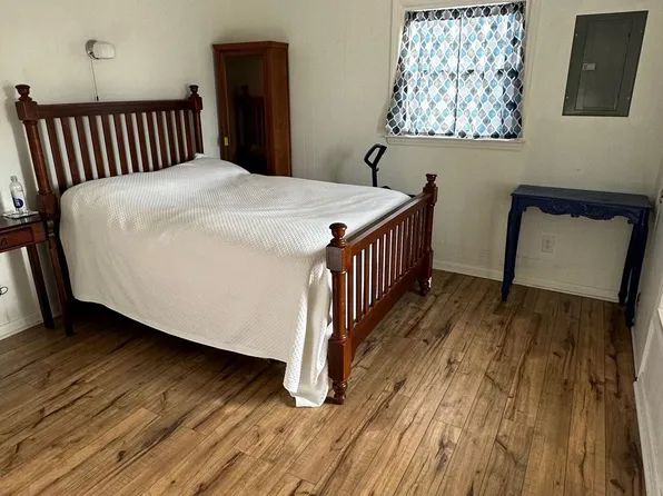 400 Dobbs St #B, Atlantic Beach, NC 28512