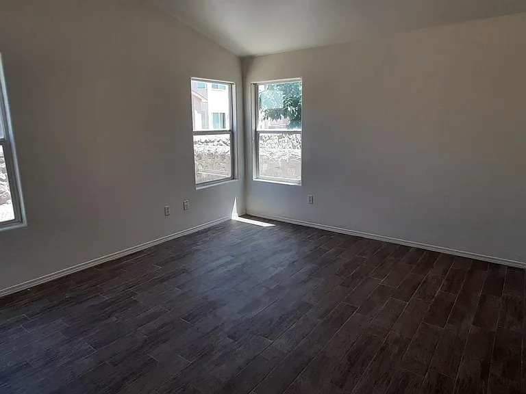 4987 Bosworth Rd — Photo 10