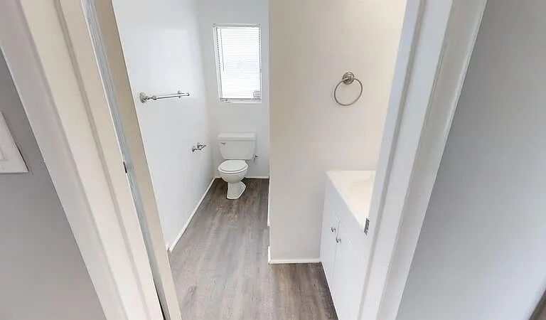 7016 1/2 Flight Ave — Photo 15