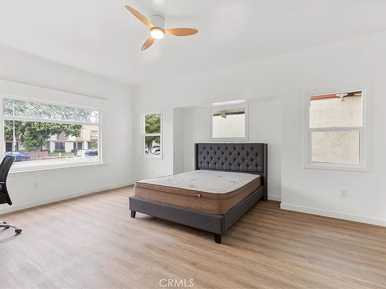2636 S Normandie Ave — Photo 8