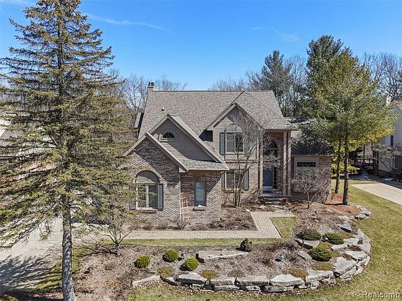 272 Indian Trl, Lake Orion, MI 48362 | Zillow