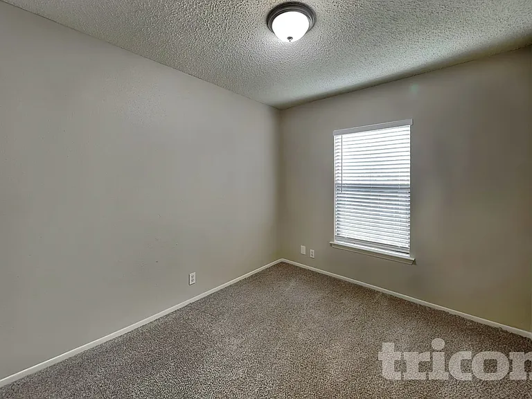 9506 Sugarloaf Dr — Photo 10