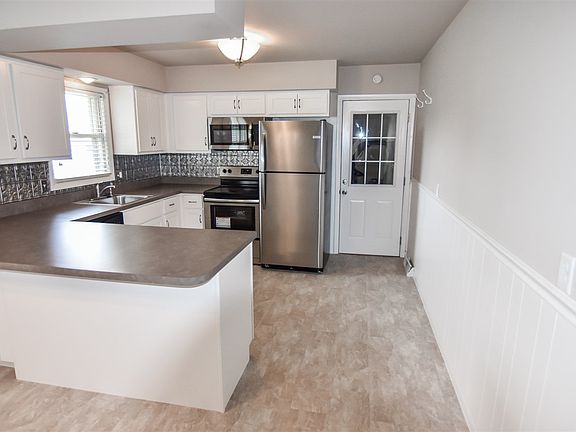 3rd image of 111 S Weber Dr