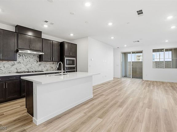 4th image of 121 Tardando Ave