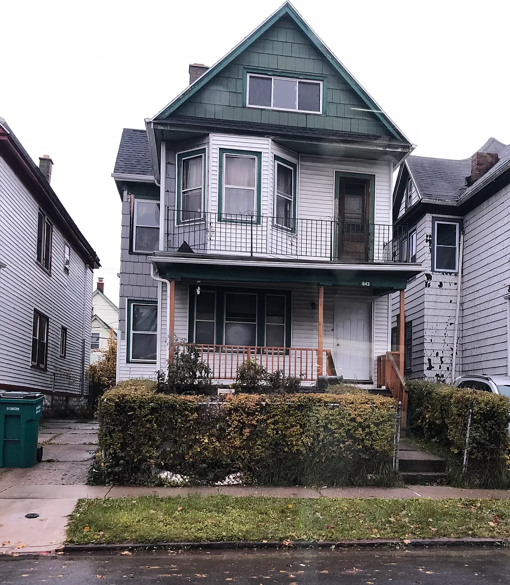 643 Woodlawn Ave photo 1