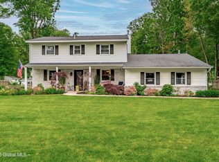 26 Heritage Ln, Clifton Park, NY 12065