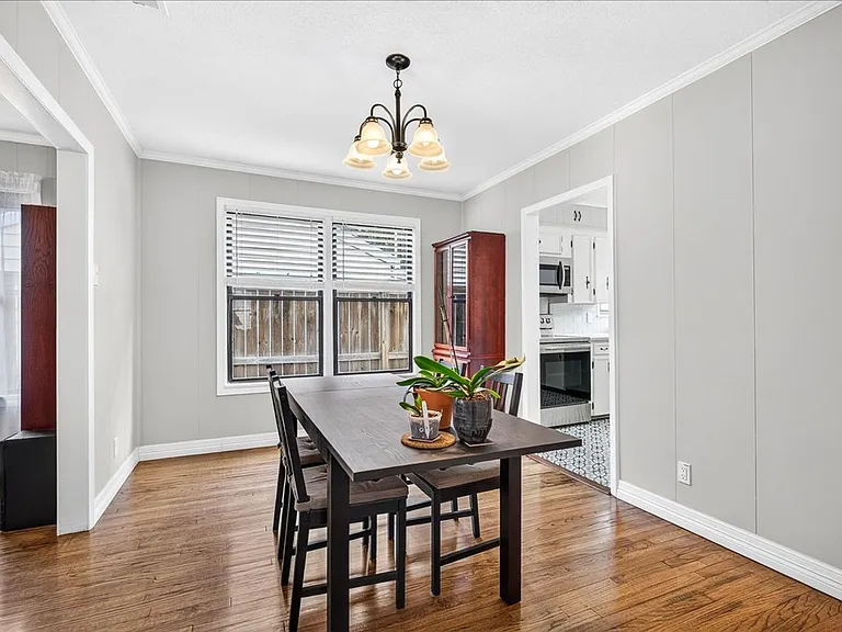 314 Melrose St — Photo 12