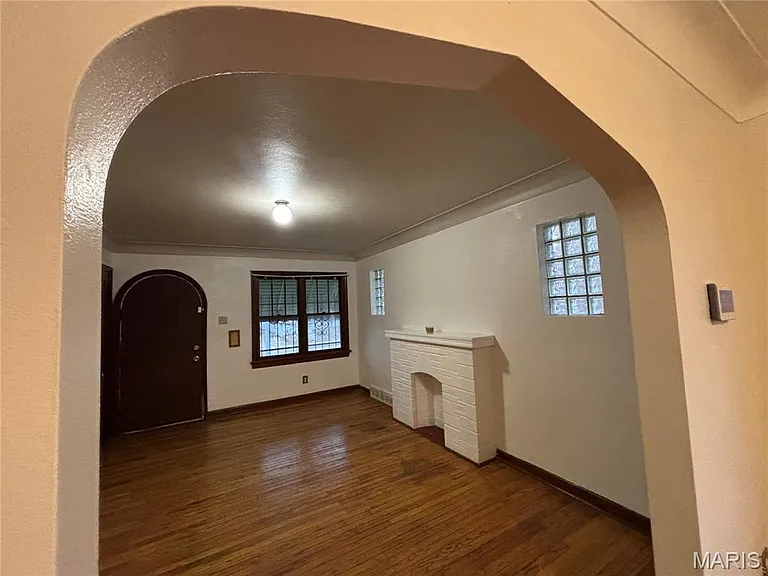5916 Alpha Ave — Photo 3