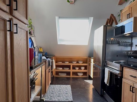 2nd image of 27 Meader St