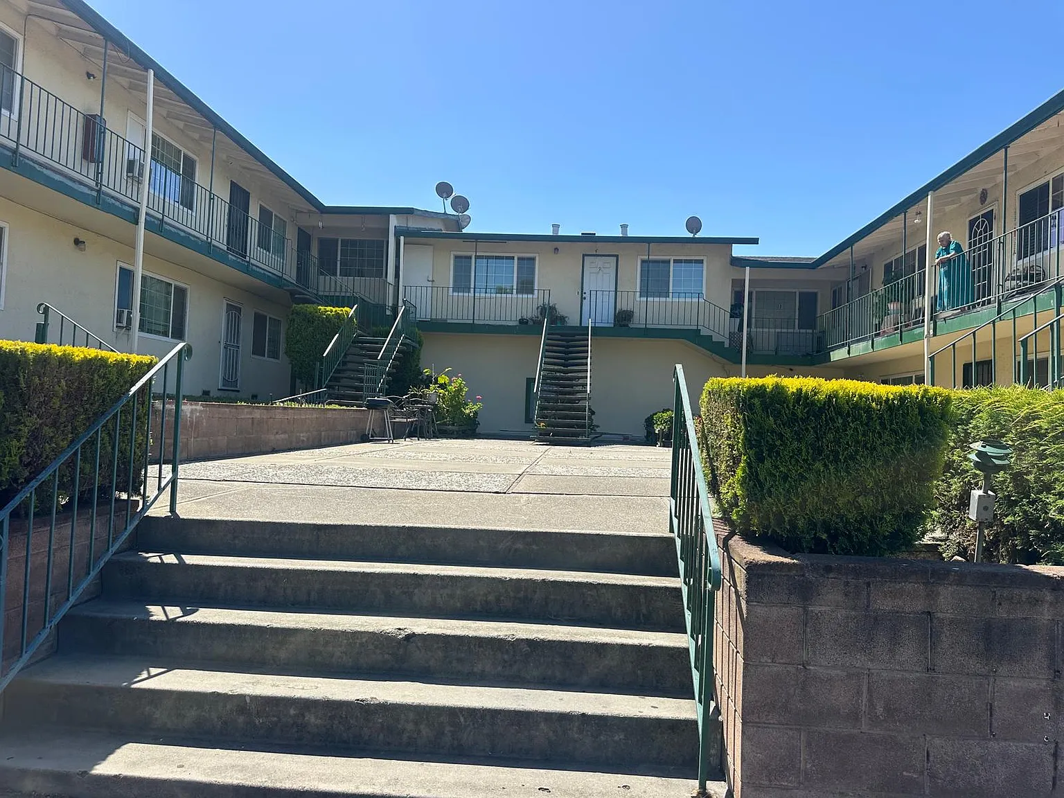 3 bed, 1.5 bath, $3,000 — Photo 4