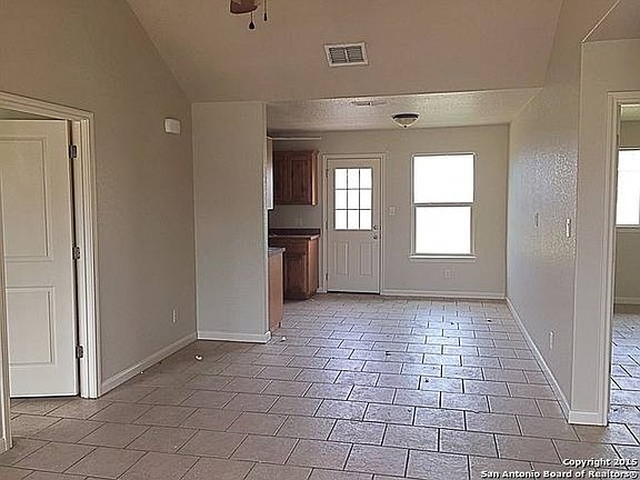 3rd image of 4631 Hollyspring Dr
