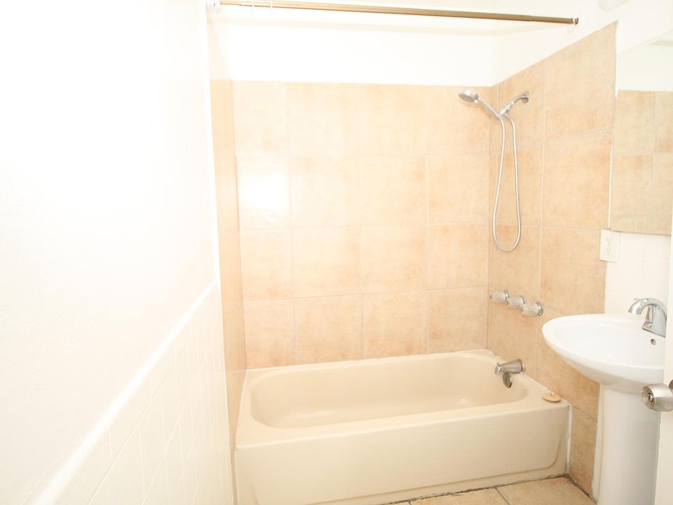 2nd image of 3524 W Beverly Blvd #3/4