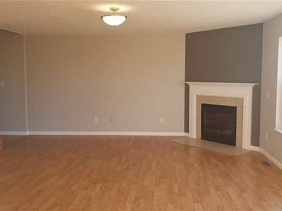 4th image of 125 Hawkins Ct