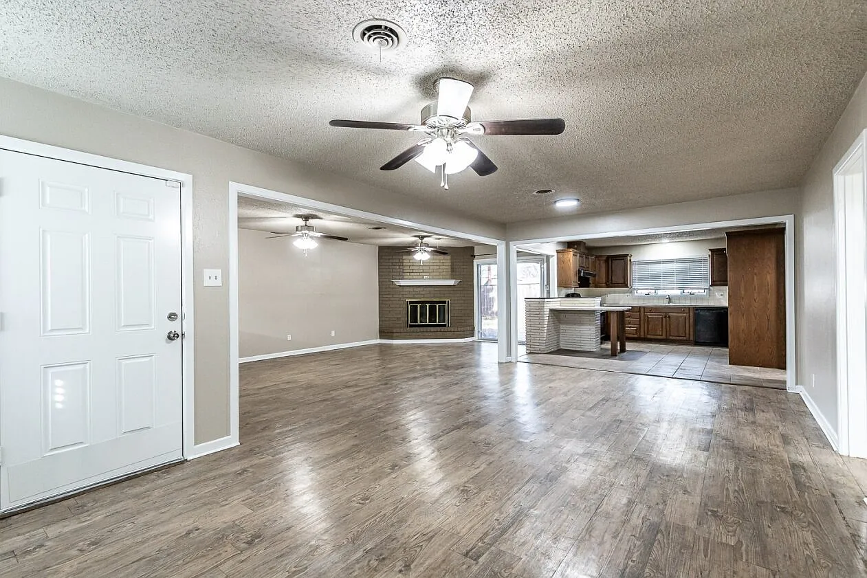 3 bed, 2.0 bath, 1818 sqft, $1,695 — Photo 4