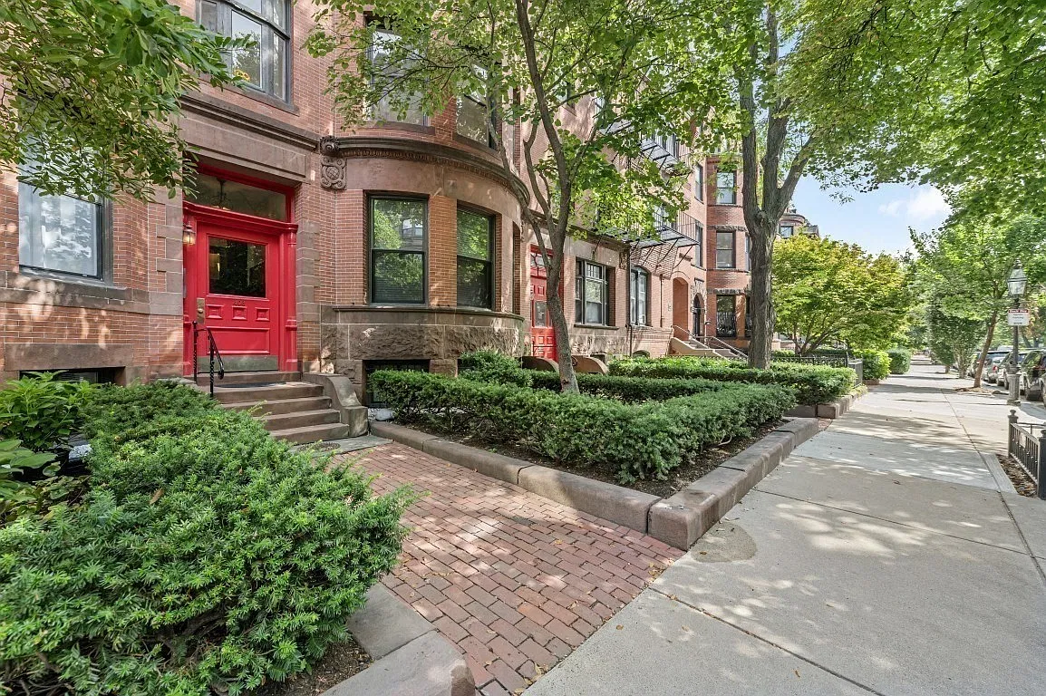 2 bed, 1.0 bath, 1000 sqft, $5,900 — Photo 1