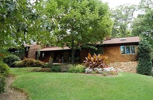 For Sale: 2377 Oakview Drive, Franklin Park, PA 15237