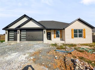 504 Buffalo Gap Dr, Siloam Springs, AR 72761