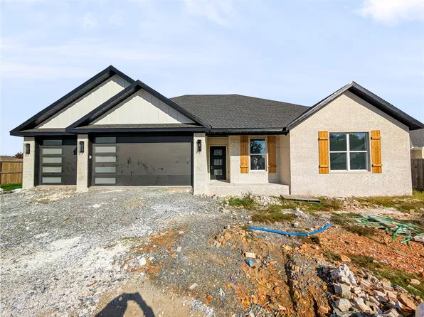 504 Buffalo Gap Dr, Siloam Springs, AR 72761