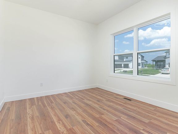 4th image of 775 Kristin Dr