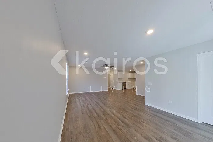 2 bed, 2.0 bath, 1207 sqft, $1,495 — Photo 3