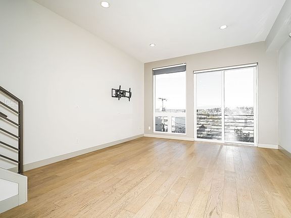 5th image of 2857 Franklin Ave E