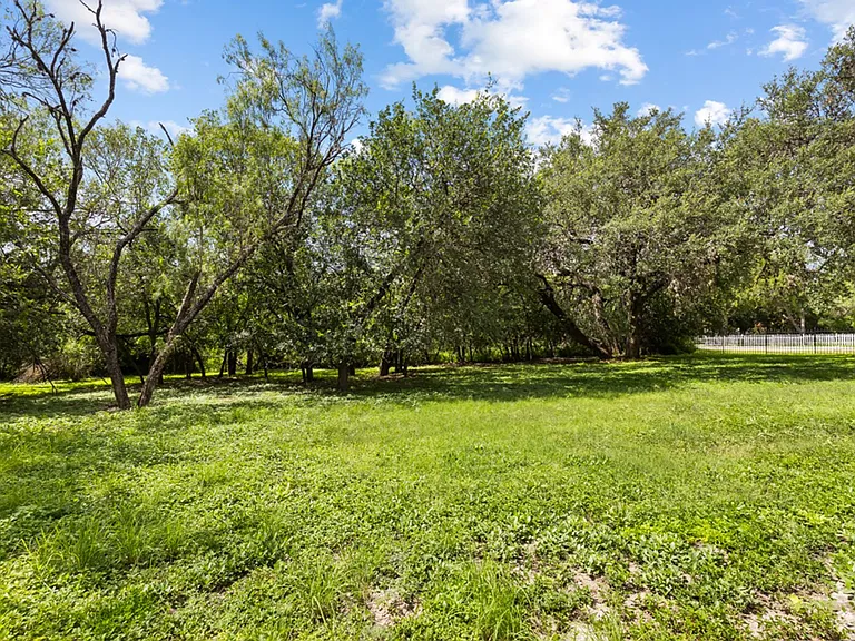 8210 Roy Ln — Photo 24