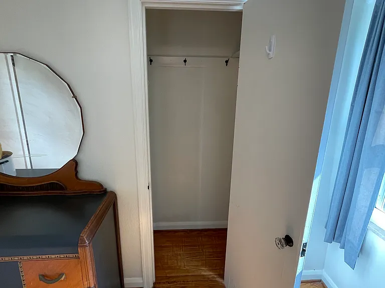 106 N Scott St — Photo 12