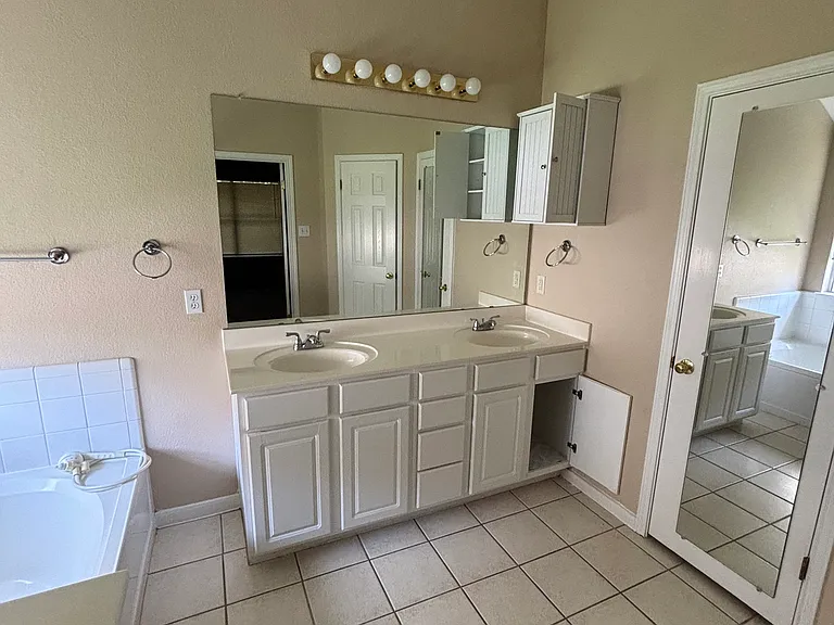 1386 Ashberry Trl — Photo 3