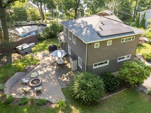 39 Lake Shore Dr, Wayland, MA 01778