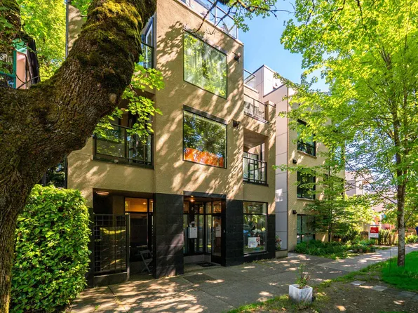 3673 W 11th Ave #202, Vancouver, BC V6R 2K4