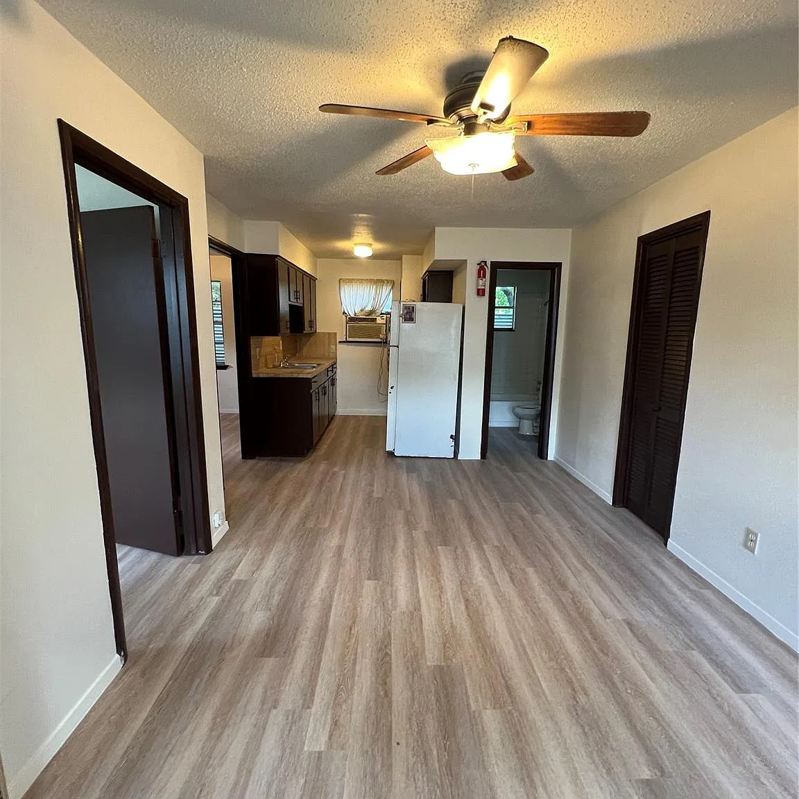 2 bed, 1.0 bath, 2350 sqft, $995 — Photo 1