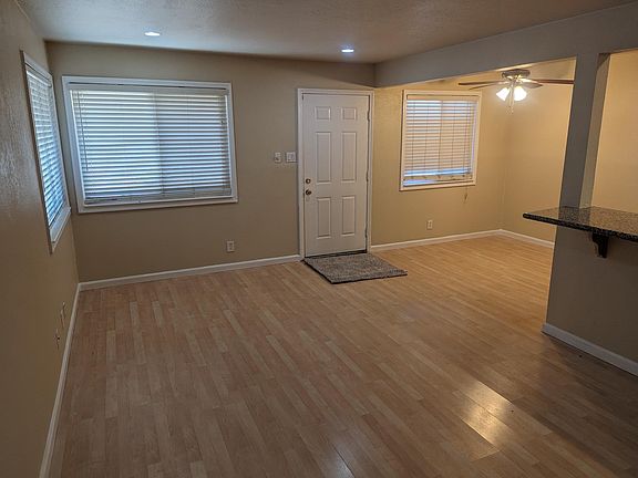 5th image of 1947 Woodglen Ln APT 2