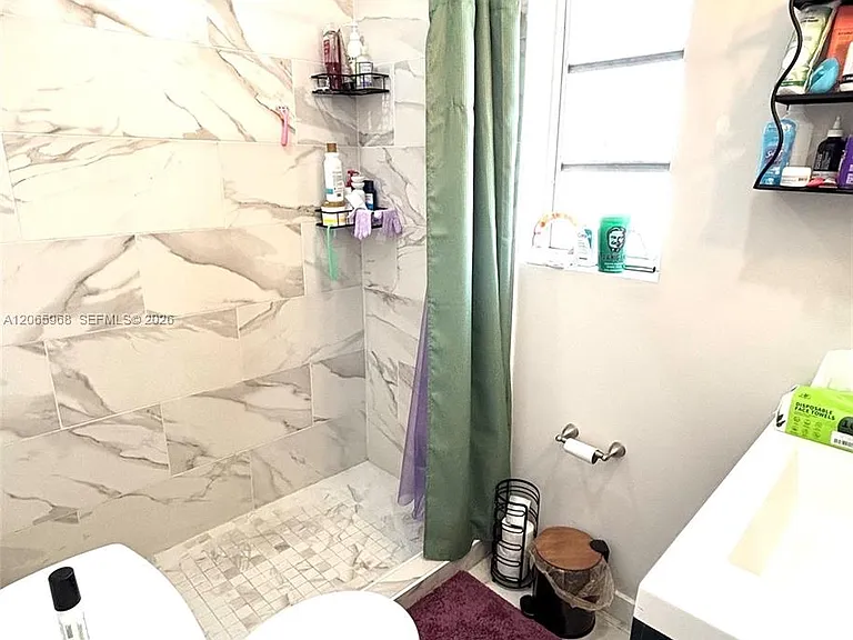 740 SW 7th St #3 — Photo 5