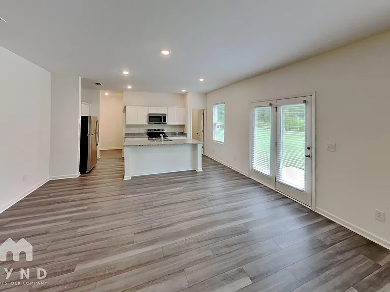 121 Maison Dr — Photo 2