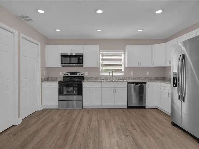 324 Avenue Y NE #B — Photo 9