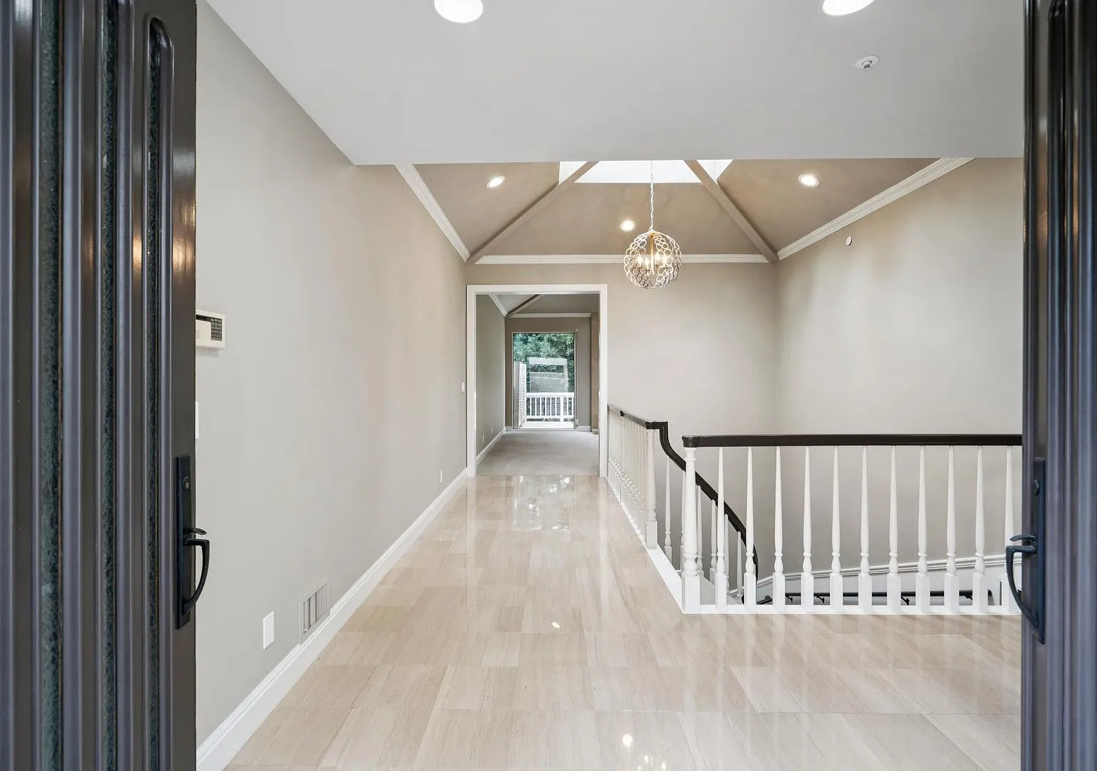 Elegant Los Altos Townhome Near Redwood Grove & Shoup Park — Photo 3